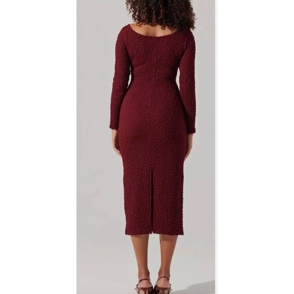 Astr The Label - Burgundy Textured Knit Knot Front Off the Shoulder Long Sleeve - Picture 2 of 12